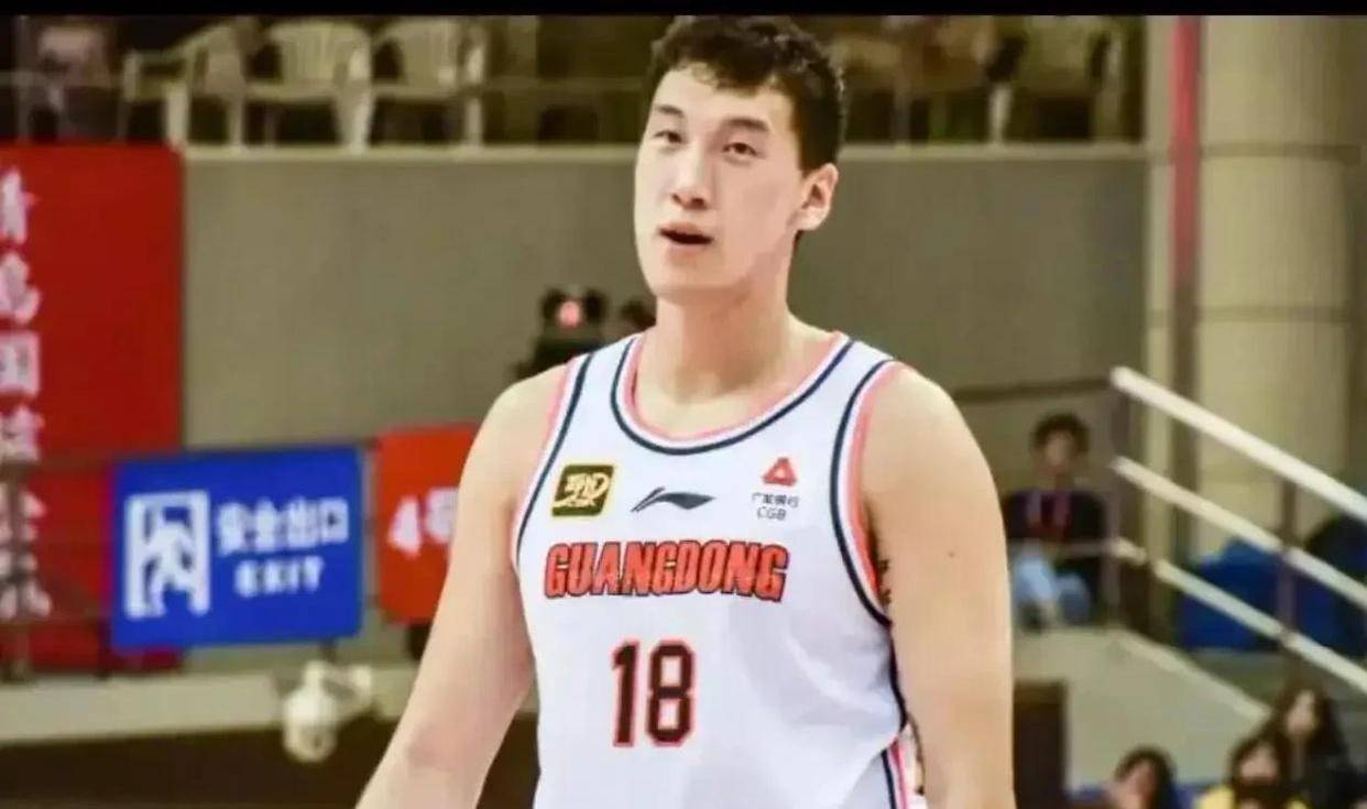 足球罚牌数
_正式官宣足球罚牌数
，广东男篮VS上海G3开球时间敲定CCTV5直播杜峰变阵争胜