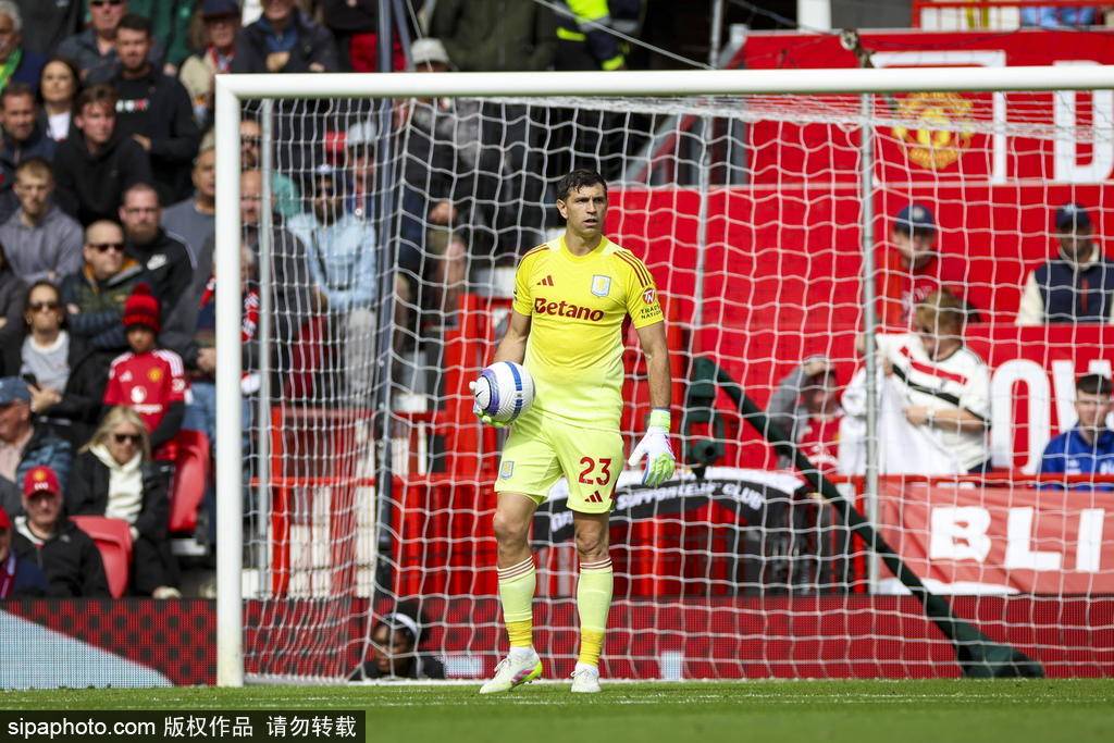 皇冠信用网账号_大马丁空降老特拉福德？世界冠军门神欲拯救阿莫林麾下“红魔”皇冠信用网账号！