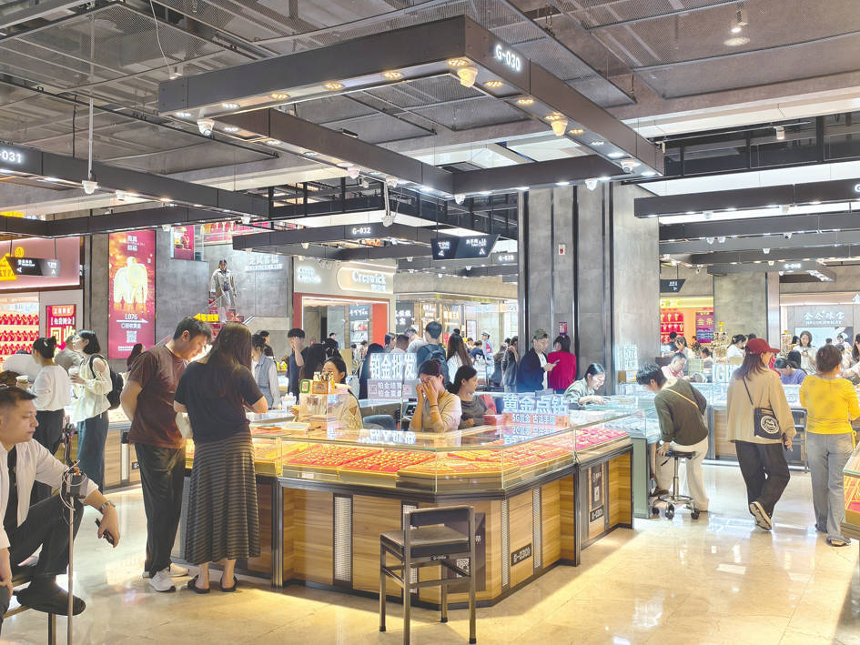 德比郡 vS 赫尔城
_每经记者实地探访深圳水贝:金价每克涨约60元德比郡 vS 赫尔城
,多家金店加价前暂停出货