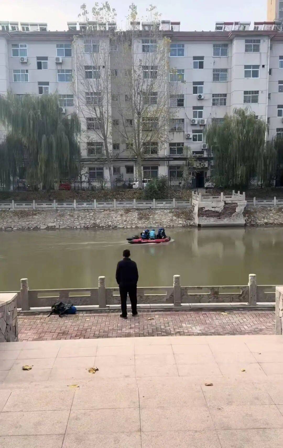 皇冠信用网开户
_山东德州一男一女夜晚坠河皇冠信用网开户
，男子已被打捞上岸，女子仍在搜救中