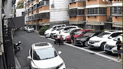 皇冠信用網出租
_因妻子没带包子回家皇冠信用網出租
,浙江一男子怒把30斤行李箱从6楼扔下,还称“砸到人了我就负责,没砸到就没事”,目前该男子已被刑拘