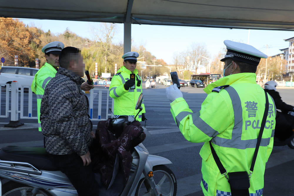 皇冠信用网会员开户
_淄博博山交警:喝没喝酒一测便知皇冠信用网会员开户
,何必自欺欺人