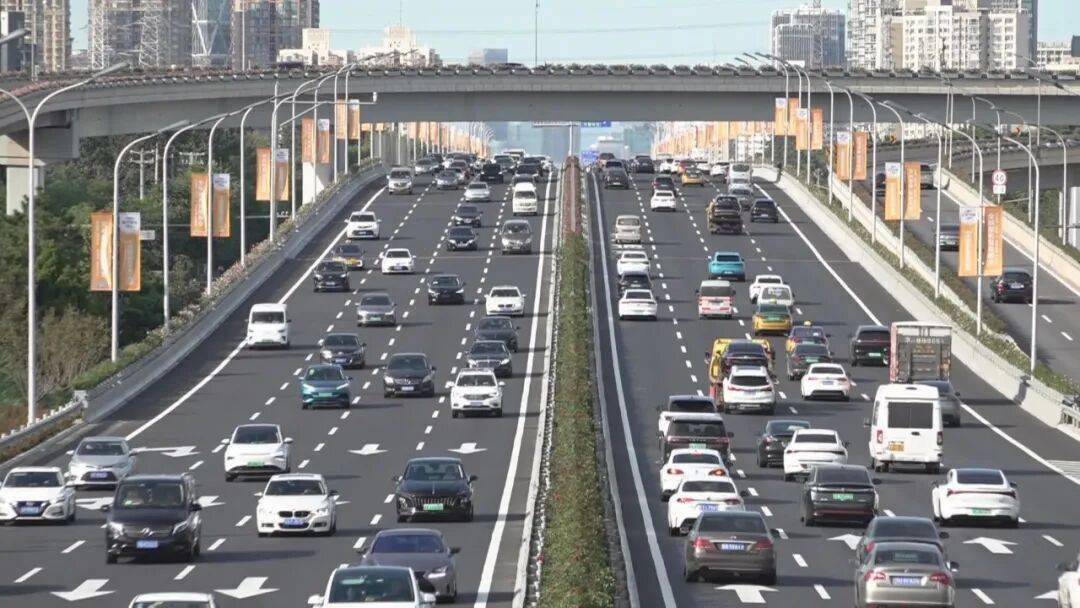 hga035会员注册
_一夜之间hga035会员注册
，铺完8000吨沥青！北京这段路让全网惊叹，获外交部点赞