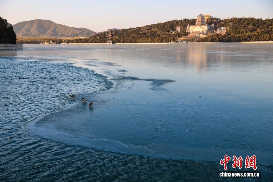 皇冠信用盘在线申请
_北京颐和园呈现“金光穿洞”景观