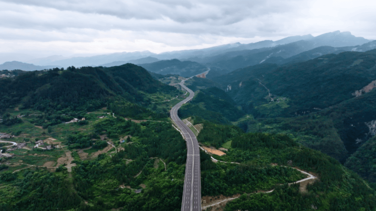 皇冠足球平台代理
_渝湘复线高速本月全线通车!重庆中心城区⇄酉阳皇冠足球平台代理
,车程缩短约60分钟