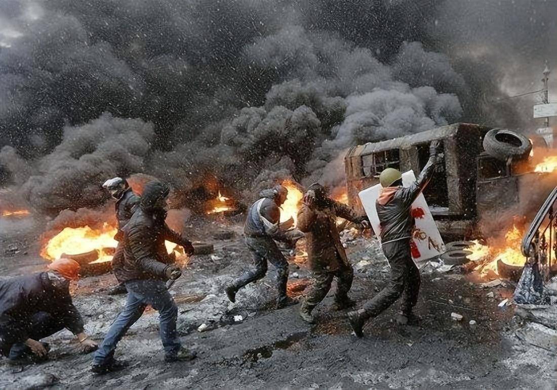 皇冠信用网需要押金吗_死伤惨重!乌克兰彻底杀疯突袭俄控区皇冠信用网需要押金吗,对自己人都动手,普京或被逼斩首乌决策中心