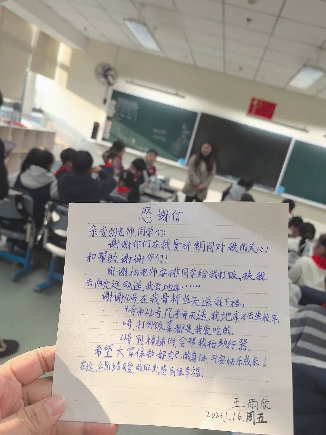 皇冠信用网注册网址_杭州小学女生躲在厕所偷偷哭皇冠信用网注册网址,医生建议休学!没想到2个月来,她一节课没落下!“原来除了爸爸妈妈,还有那么多人爱我”