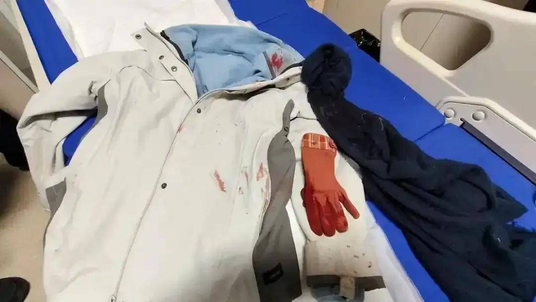 皇冠信用网代理_司法部部长、河南省委书记皇冠信用网代理，向王妙丽同志颁发奖章和证书