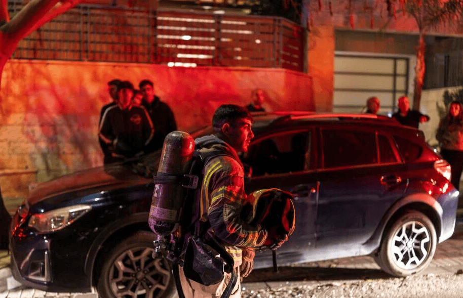 世界杯皇冠代理平台
_伊朗使用子母弹轰炸以色列世界杯皇冠代理平台
,意图实施“斩首”,以媒拍到下落画面