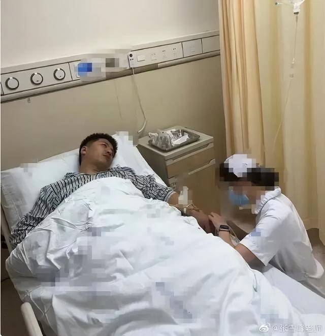 皇冠信用网注册开通_张雪峰被传心脏骤停正在抢救皇冠信用网注册开通,3年前曾因胸闷心悸住院;其社交平台账号下午仍在更新,今日直播全部中断