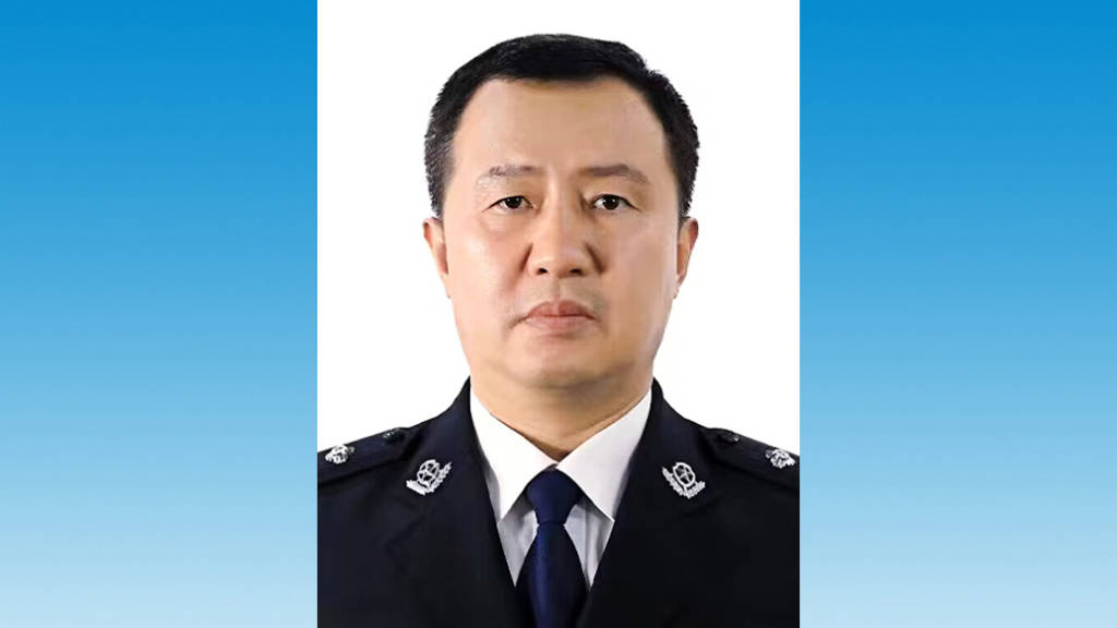 皇冠登一登二登三区别_贵州省公安厅厅长王冬斌已任省政府党组成员