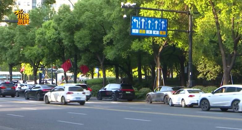 法甲联赛积分榜比分_“不坐就滚下去！”两个女儿坐顺风车半路被赶下车法甲联赛积分榜比分，父亲气炸：我都急得跳起来了