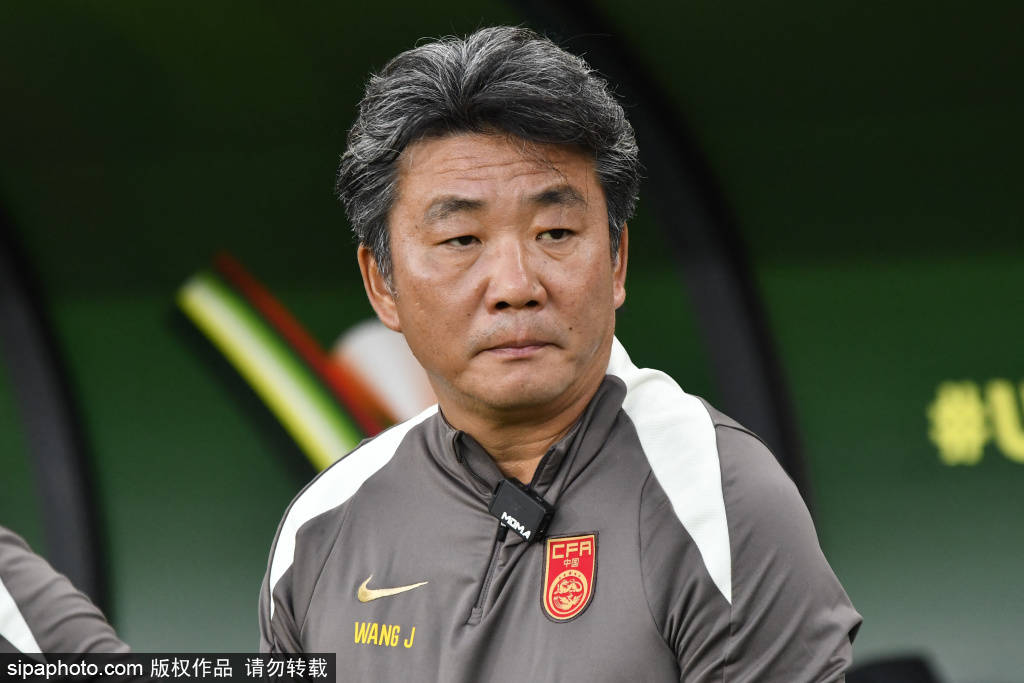 皇冠代理管理端_韦世豪染红事件分析：信任的背叛与未来的选择