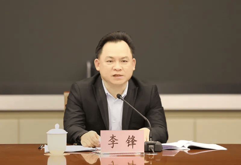 皇冠信用网址_经中共中央批准，李锋同志任海南省委常委皇冠信用网址。根据工作需要，经省委研究决定，李锋同志任省委秘书长